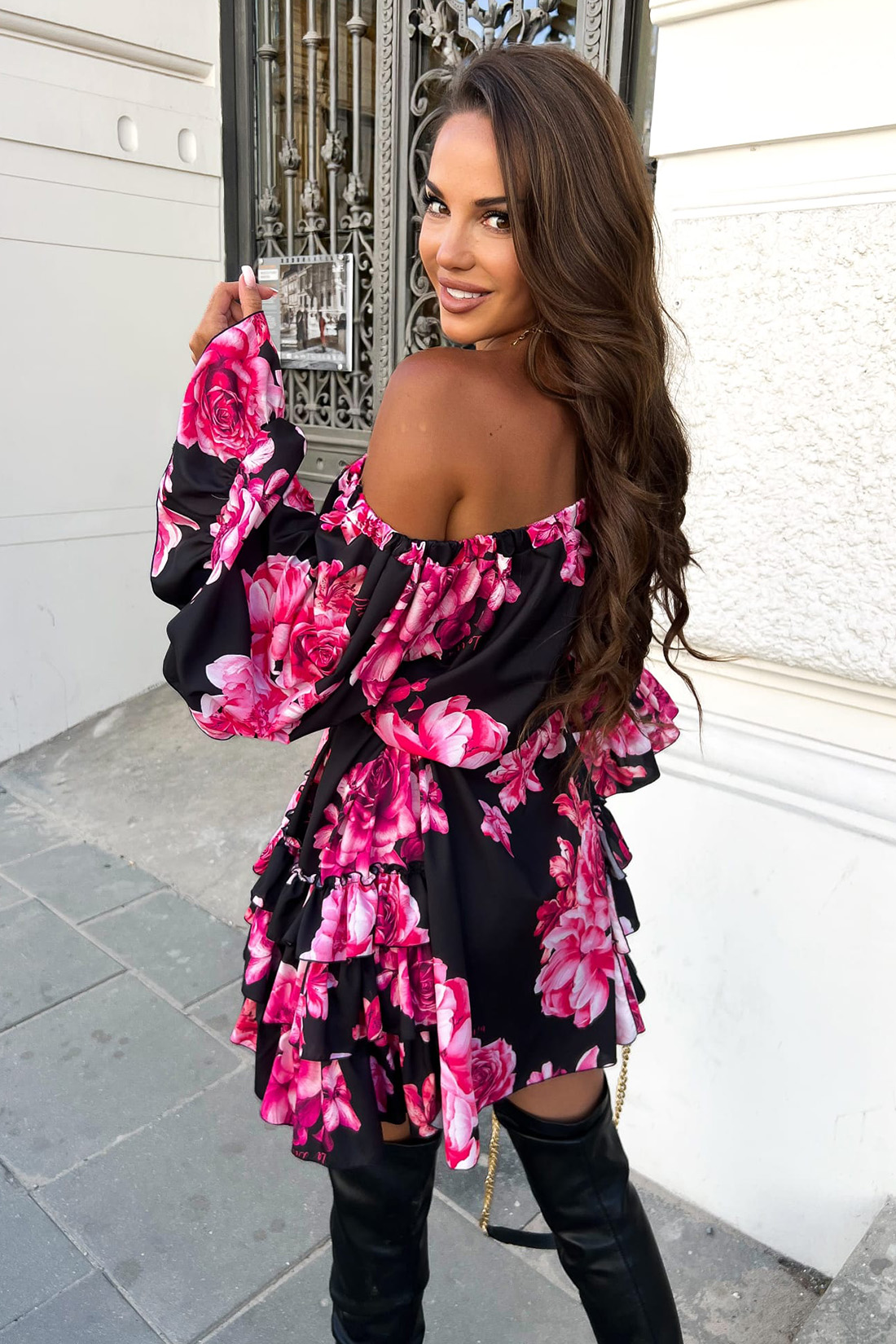 SUKIENKA Z PASKIEM LA DIVA CZARNA W KWIATY - obrazek 2