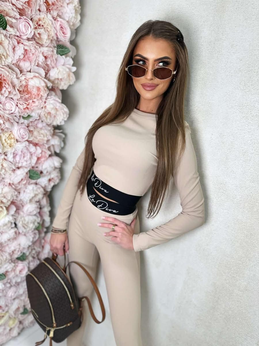 KOMPLET TOP LOGOWANA GUMA+ LEGGINSY GUMA LA DIVA BEŻ