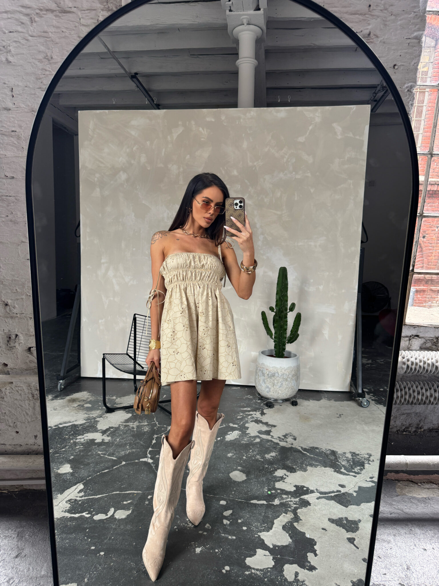 Sukienka DAHLIA beż LAMANUEL - obrazek 3