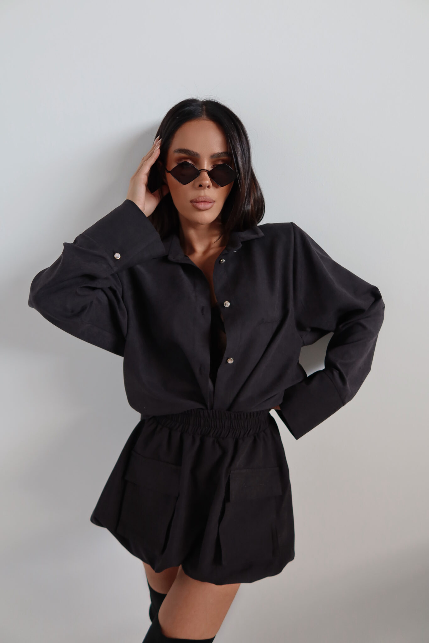 Spódnica VELVET czarna LAMANUEL - obrazek 4