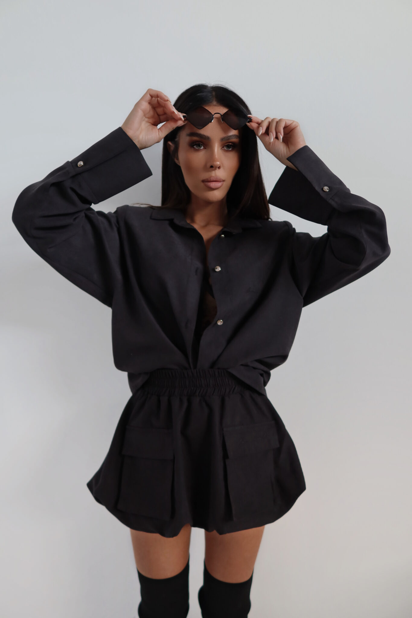 Spódnica VELVET czarna LAMANUEL - obrazek 3